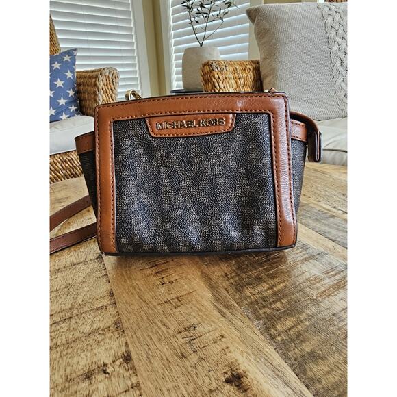 Michael Michael Kors Selma Mini Messenger Leather Crossbody Bag - Picture 13 of 16